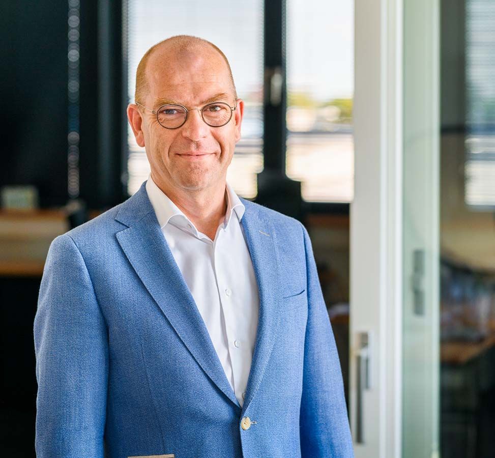 Symon de Jong, Sales manager