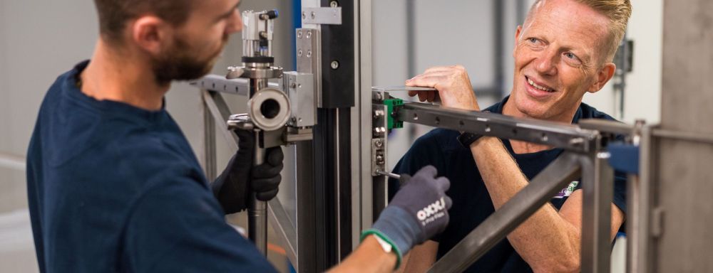 Foto van Intracare's technische dienst aan het werk